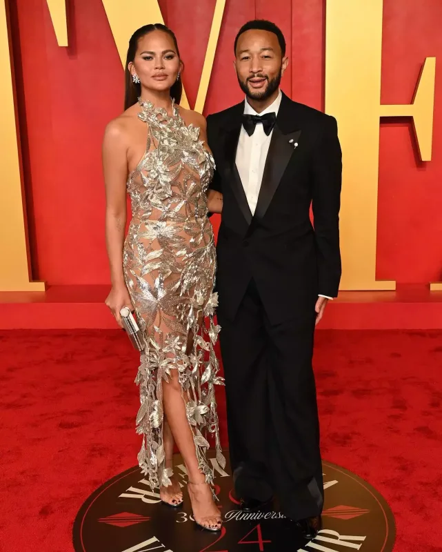 Qırmızı xalıda üstünlük yarışı!