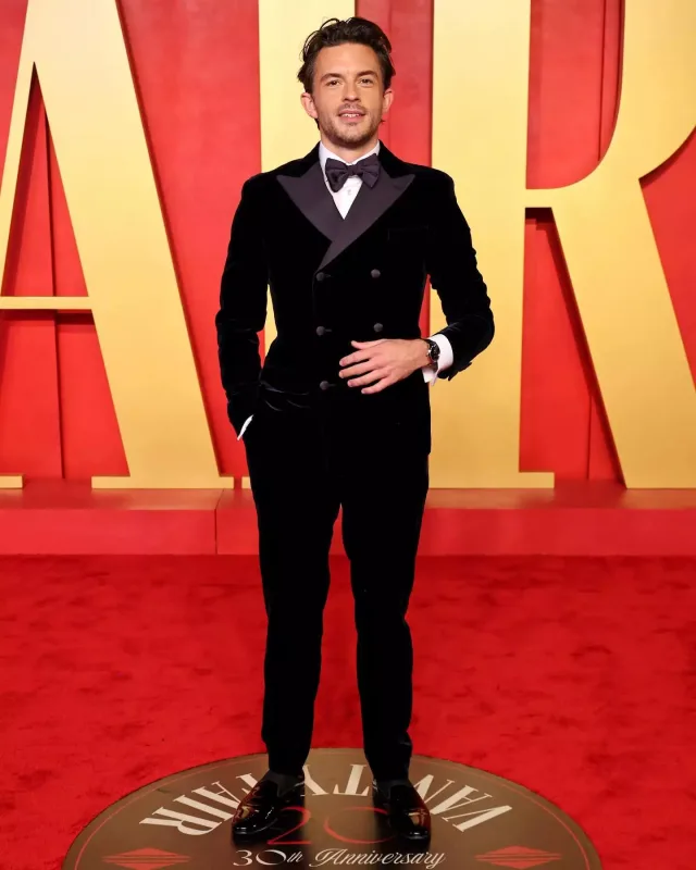 Qırmızı xalıda üstünlük yarışı!