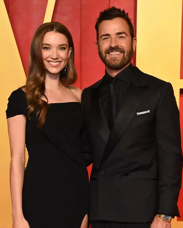 Qırmızı xalıda üstünlük yarışı!