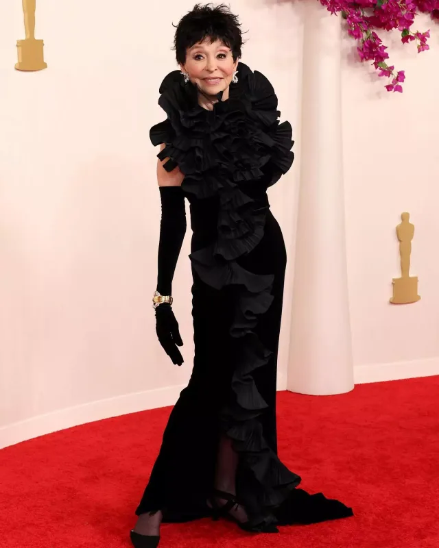 Qırmızı xalıda üstünlük yarışı!