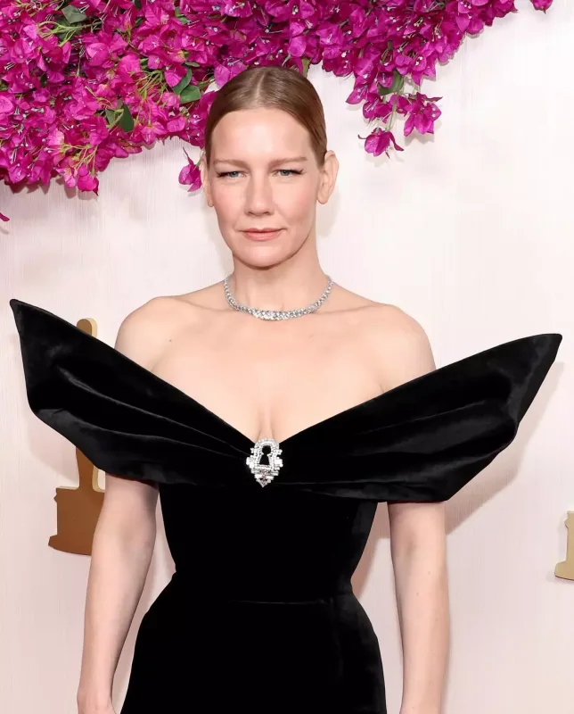 Qırmızı xalıda üstünlük yarışı!