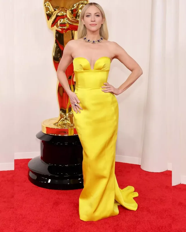 Qırmızı xalıda üstünlük yarışı!