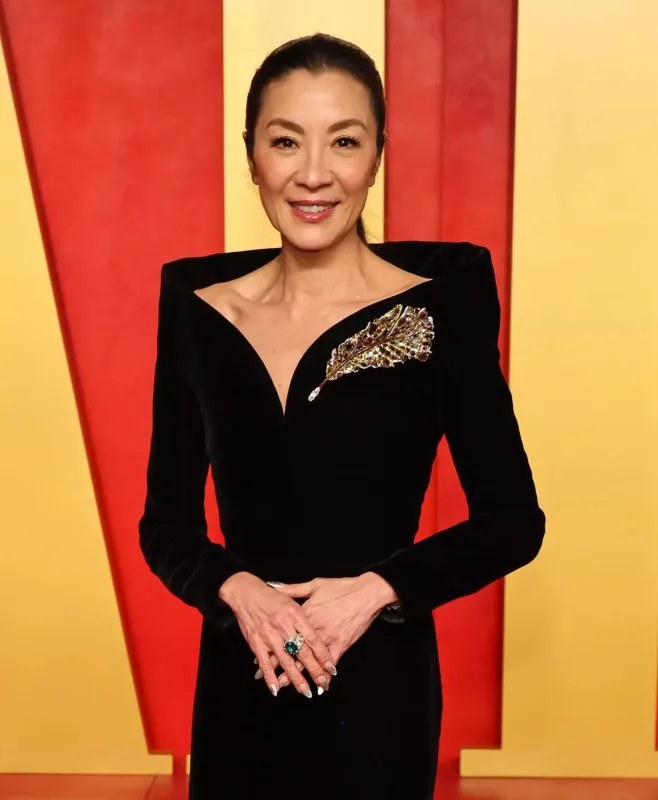 Qırmızı xalıda üstünlük yarışı!