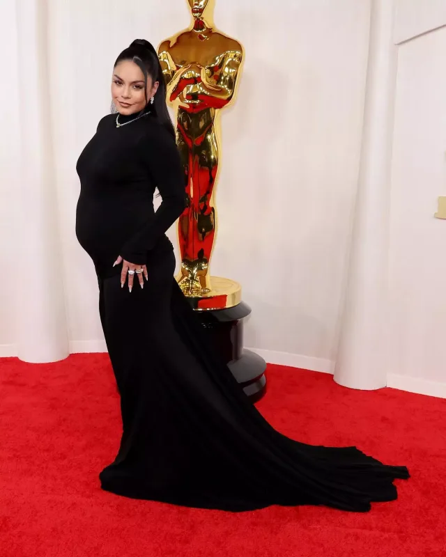 Qırmızı xalıda üstünlük yarışı!