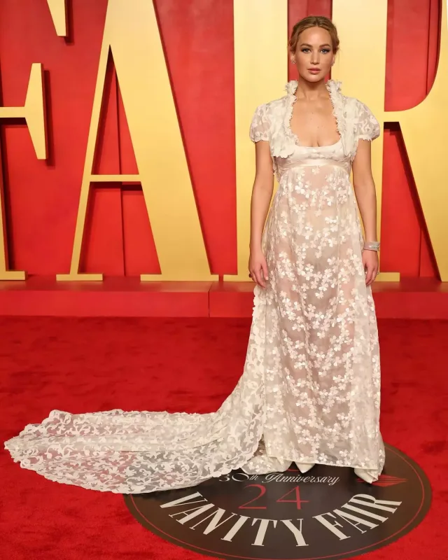 Qırmızı xalıda üstünlük yarışı!