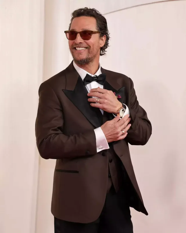 Qırmızı xalıda üstünlük yarışı!