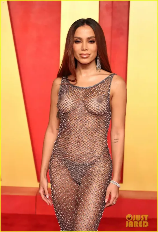 “Afterparty”yə şəffaf libas...