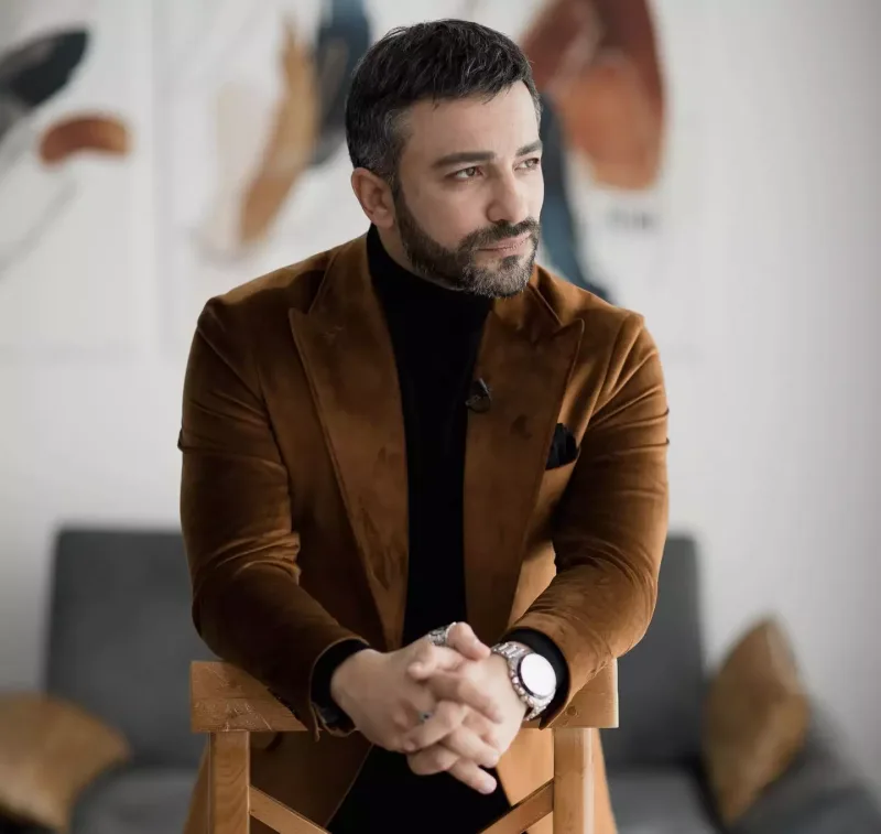 Şəhrinin yarı var?