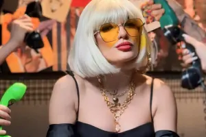 Dilarə sarışın oldu