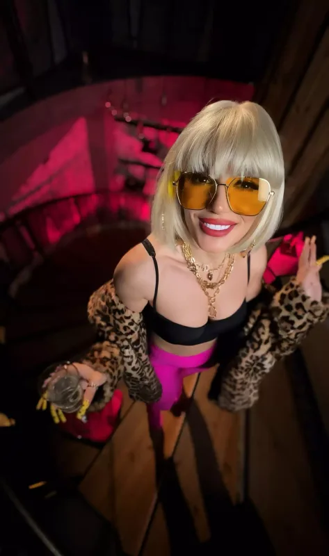 Dilarə sarışın oldu