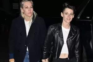 Kristen nişanlısı ilə əl-ələ