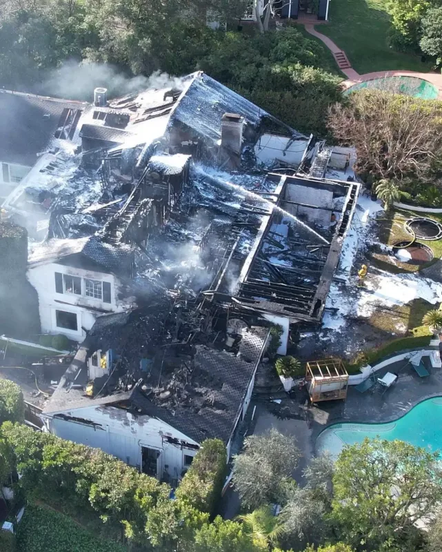 11 milyonluq evi yandı