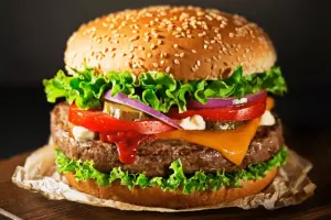 100 manatlıq hamburger