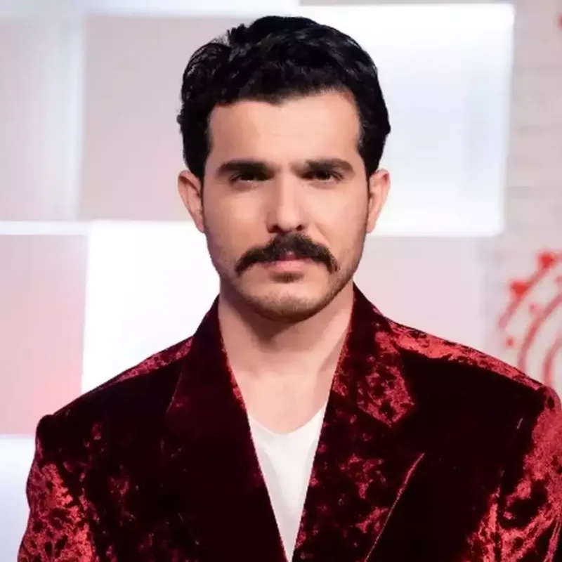 “İkisi də mənəm”