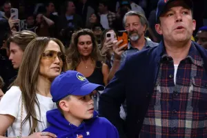 Cennifer həyat yoldaşı və onun oğlu ilə