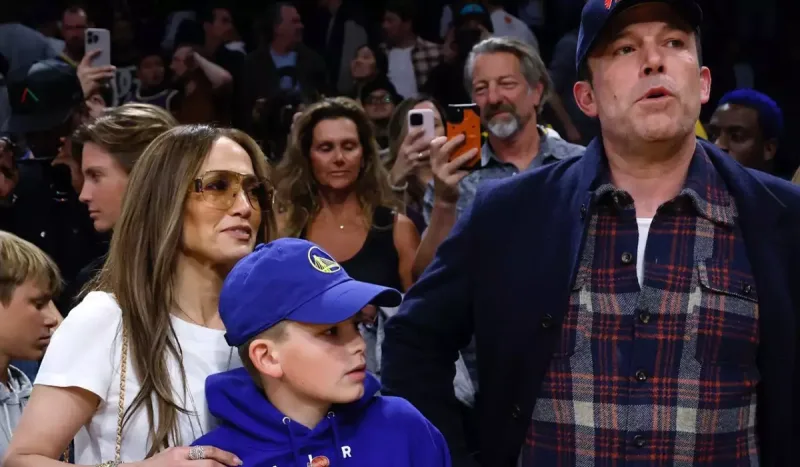 Cennifer həyat yoldaşı və onun oğlu ilə