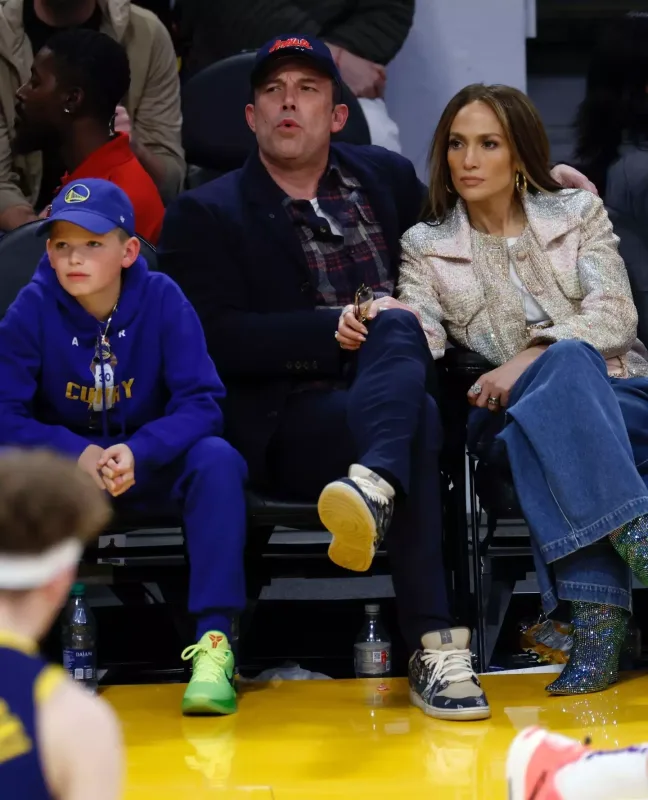 Cennifer həyat yoldaşı və onun oğlu ilə