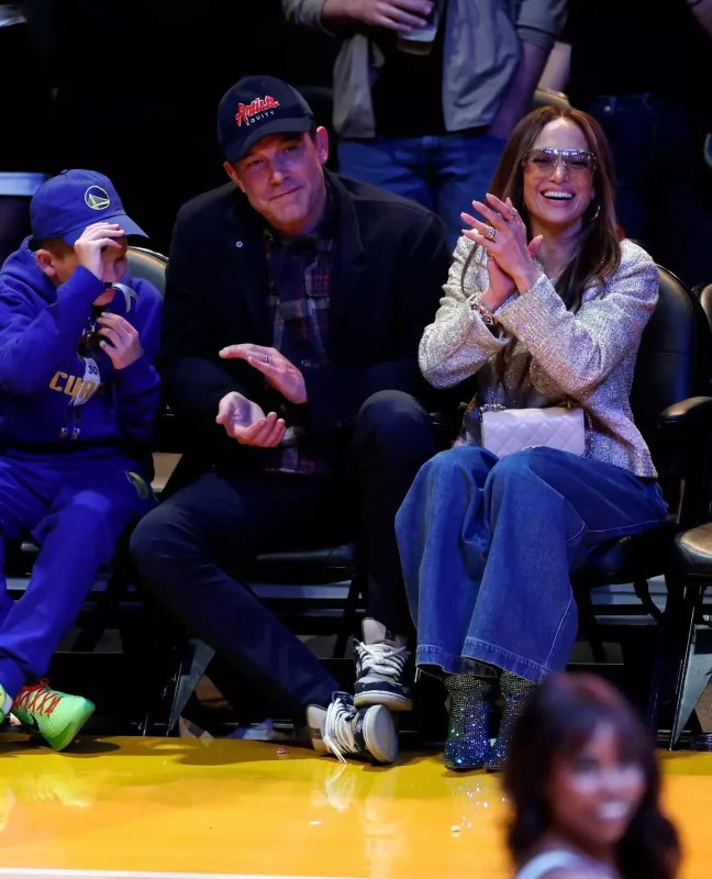 Cennifer həyat yoldaşı və onun oğlu ilə