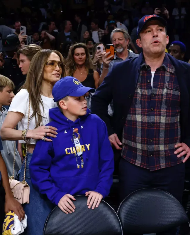 Cennifer həyat yoldaşı və onun oğlu ilə