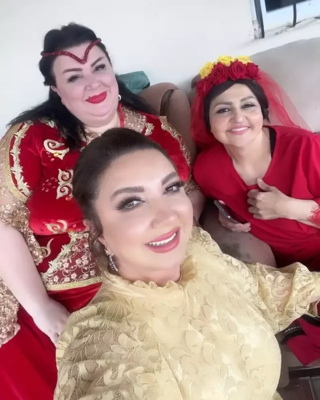 “Toppuş bacı” ilə fotosunu paylaşdı