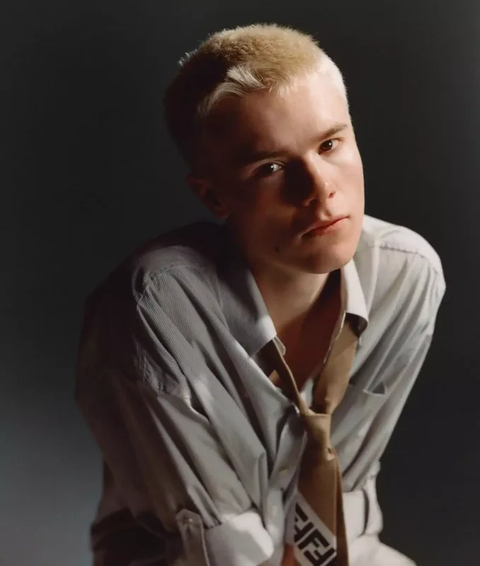 Serialdakı saçı özünün deyilmiş...