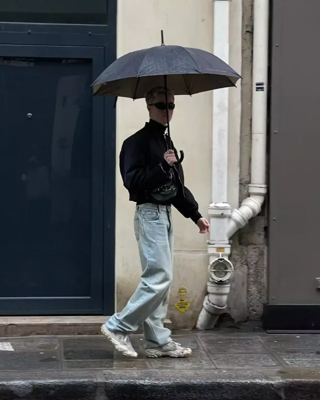 Serialdakı saçı özünün deyilmiş...