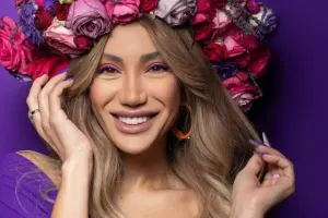 Röya Ayxan çiçəklərdən tac taxdı