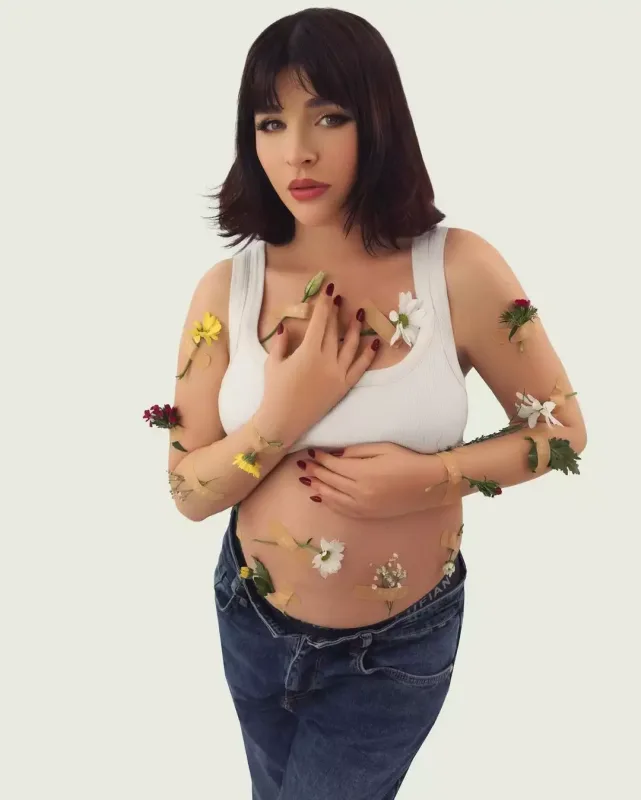 Hamilə ikən evləndi