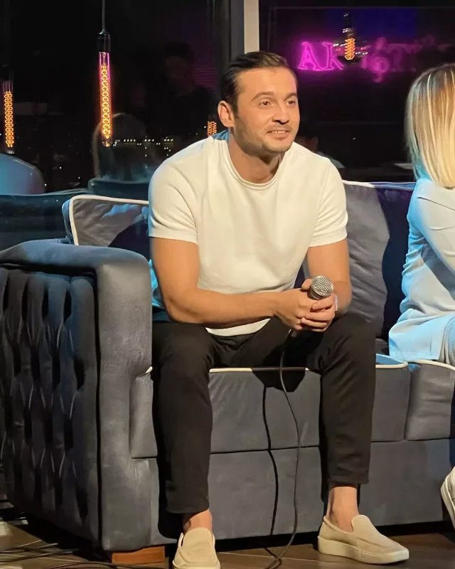 Emilin bu görünüşü təəccübləndirdi