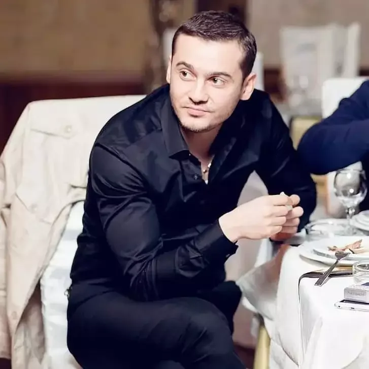 Emilin bu görünüşü təəccübləndirdi