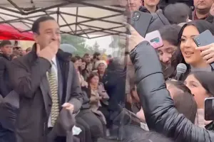 Vəfa üçün izdihama icra başçısının reaksiyası