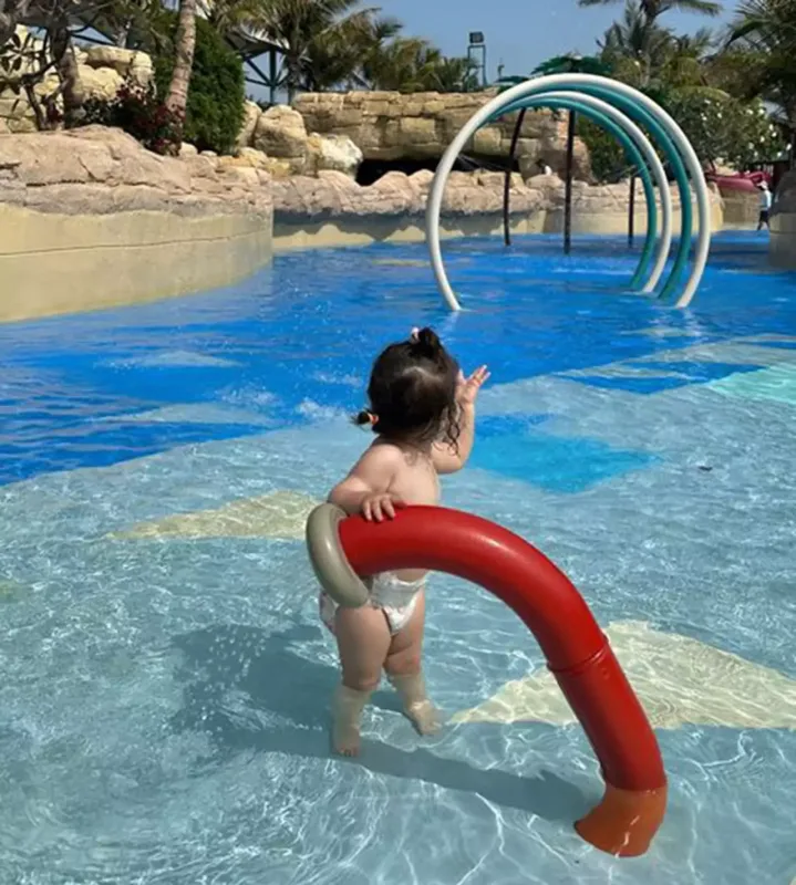 Sevda həyat yoldaşı və qızı ilə istirahətdə