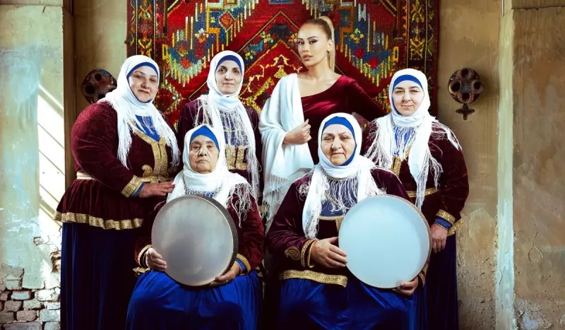 Roza “Nənələr” qrupu ilə oxudu