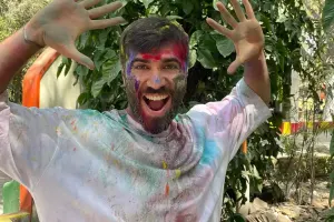 Çingiz Hindistanda Holi bayramında