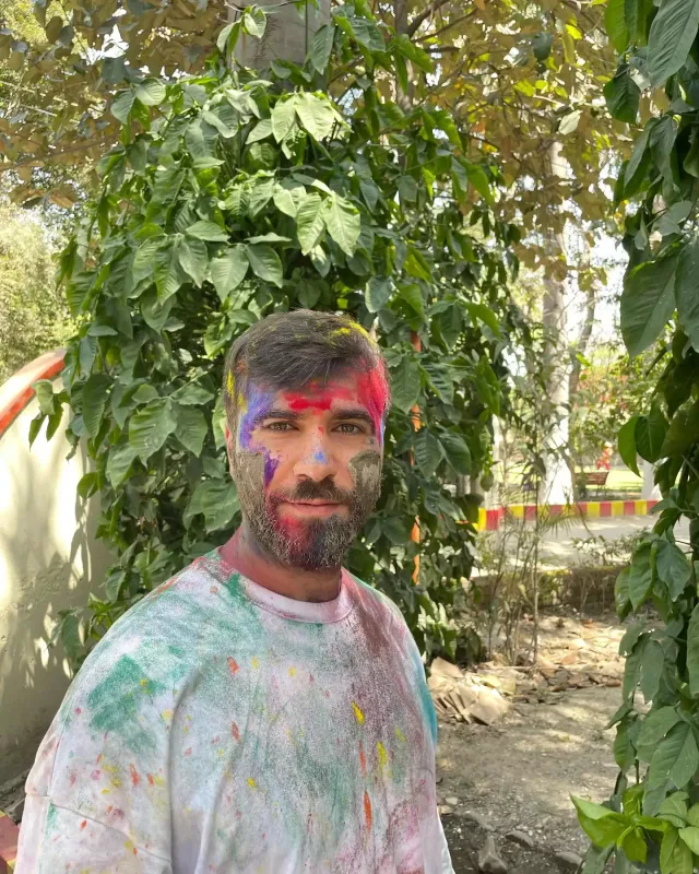 Çingiz Hindistanda Holi bayramında