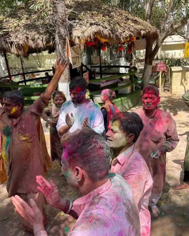 Çingiz Hindistanda Holi bayramında