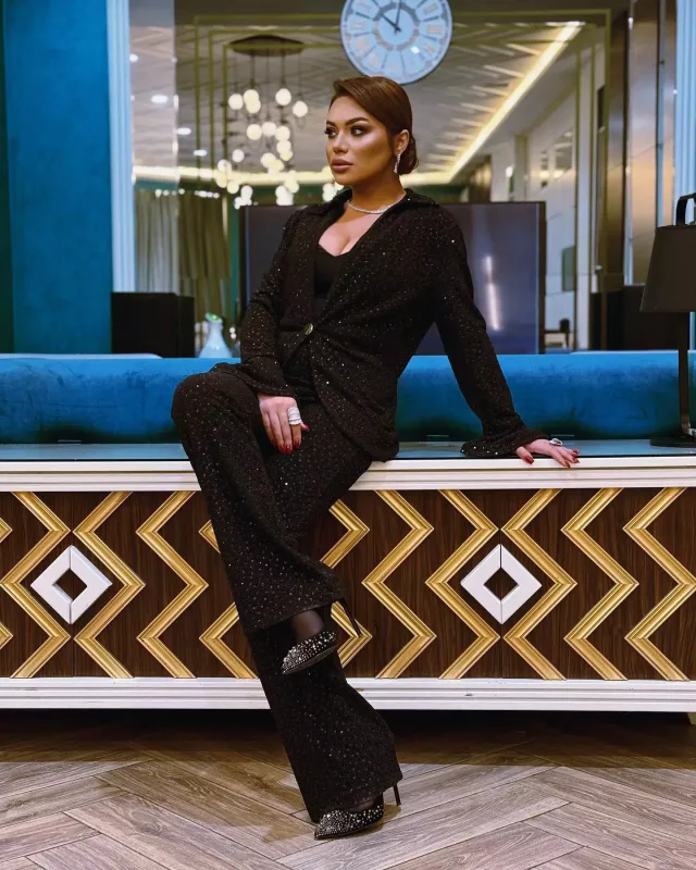 Türkandan sinə dekolteli fotolar