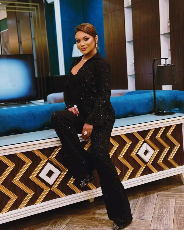 Türkandan sinə dekolteli fotolar