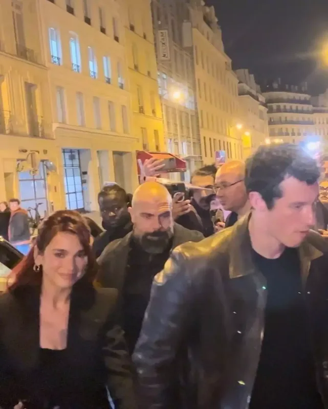 Dua model sevgilisiylə birlikdə