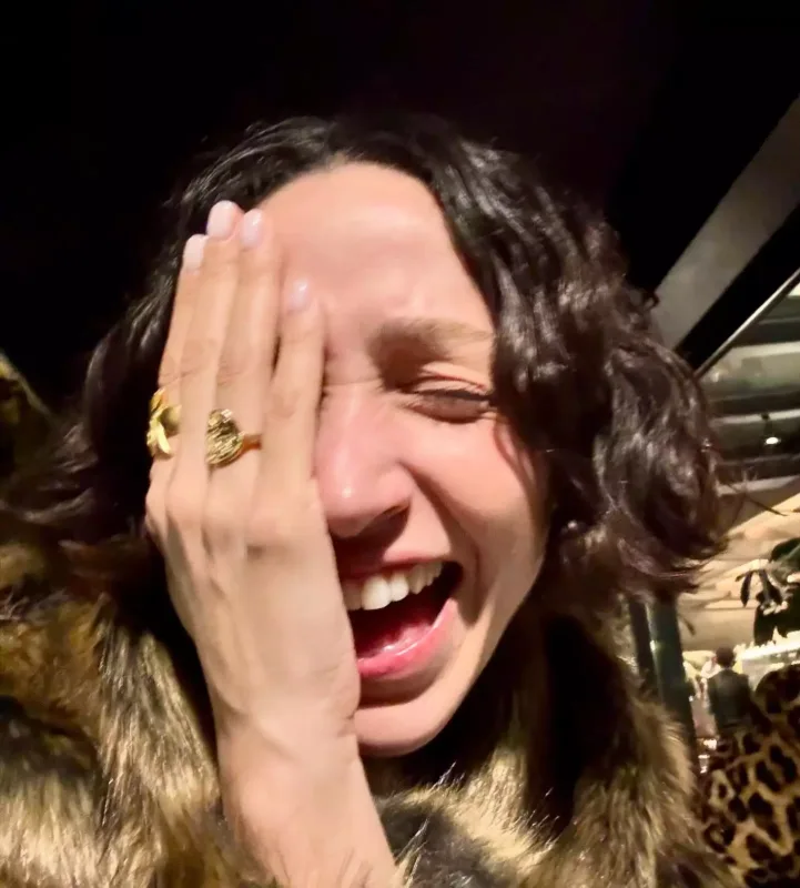 Zeynep Bastıkın mahnısı dünyada 10-cu yerdə!