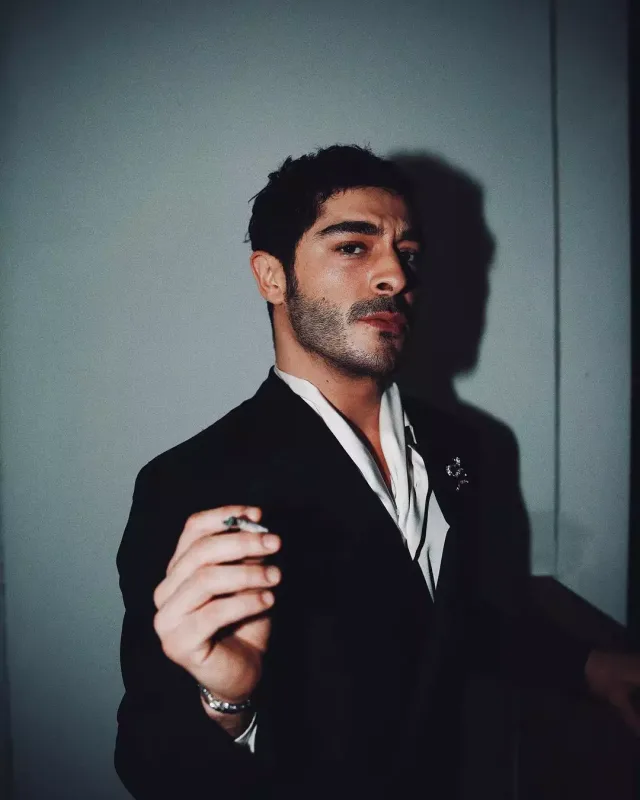 Yaş fərqləri müzakirələrə səbəb oldu