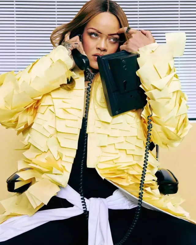 Rihanna “Vogue” üçün kamera qarşısında