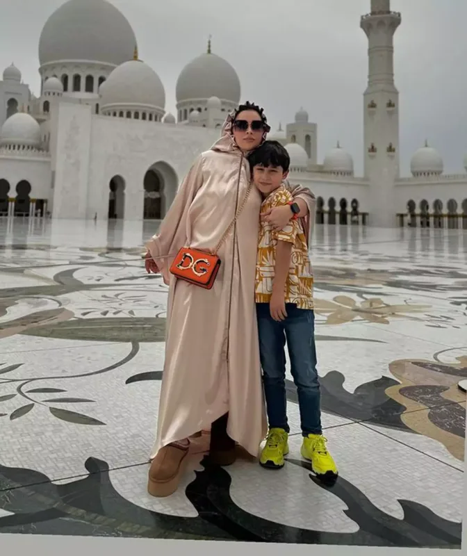 Xatirə həyat yoldaşı və oğlu ilə Şeyx Zayeddə