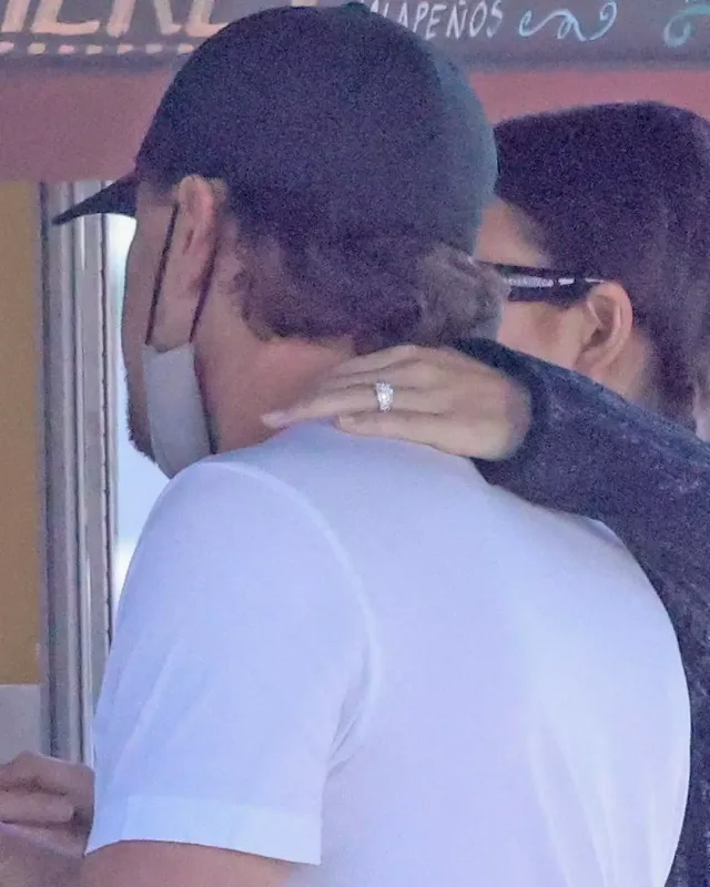 DiKaprio nişanlanıb?