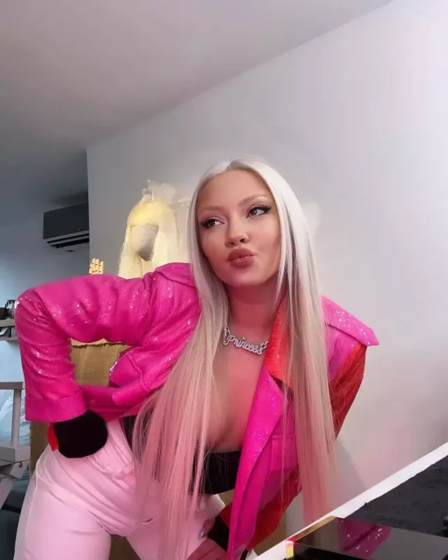 72 saata 4 klip çəkdirdi