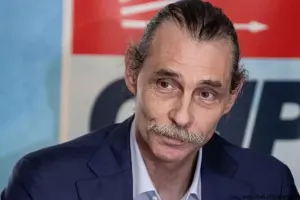 Tanınmış aktyor bələdiyyə sədri seçildi