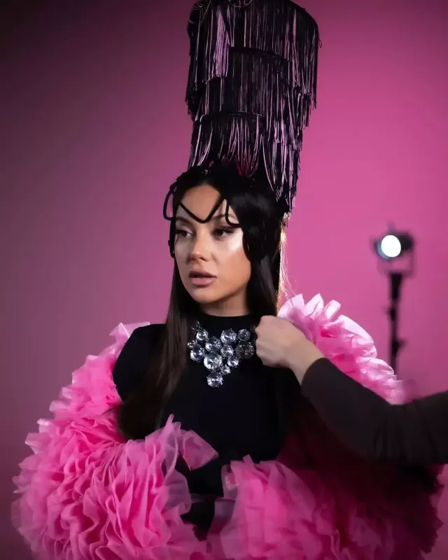 Ayan “Dəli gülüş”ünü təqdim etdi