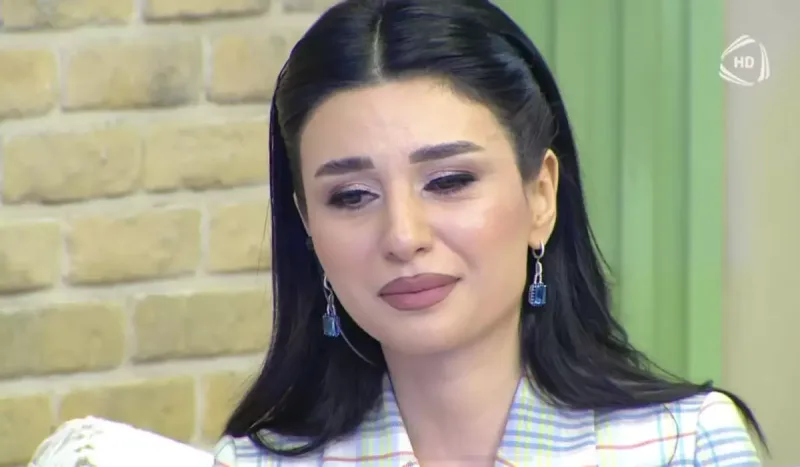 Günay canlı efirdə ağladı