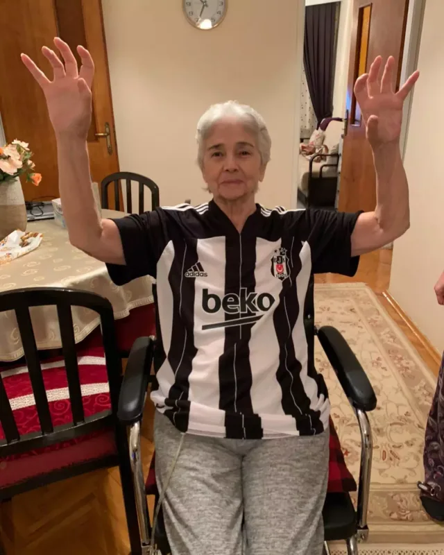 Bir ayda həm anasını, həm də atasını itirdi