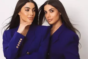 Əkizlərdən birinin üzü əyilir